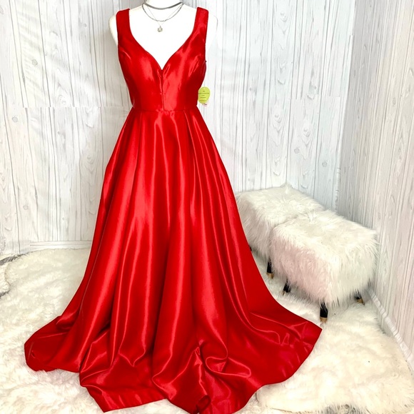 Dresses & Skirts - Red Ball gown , New with Tags